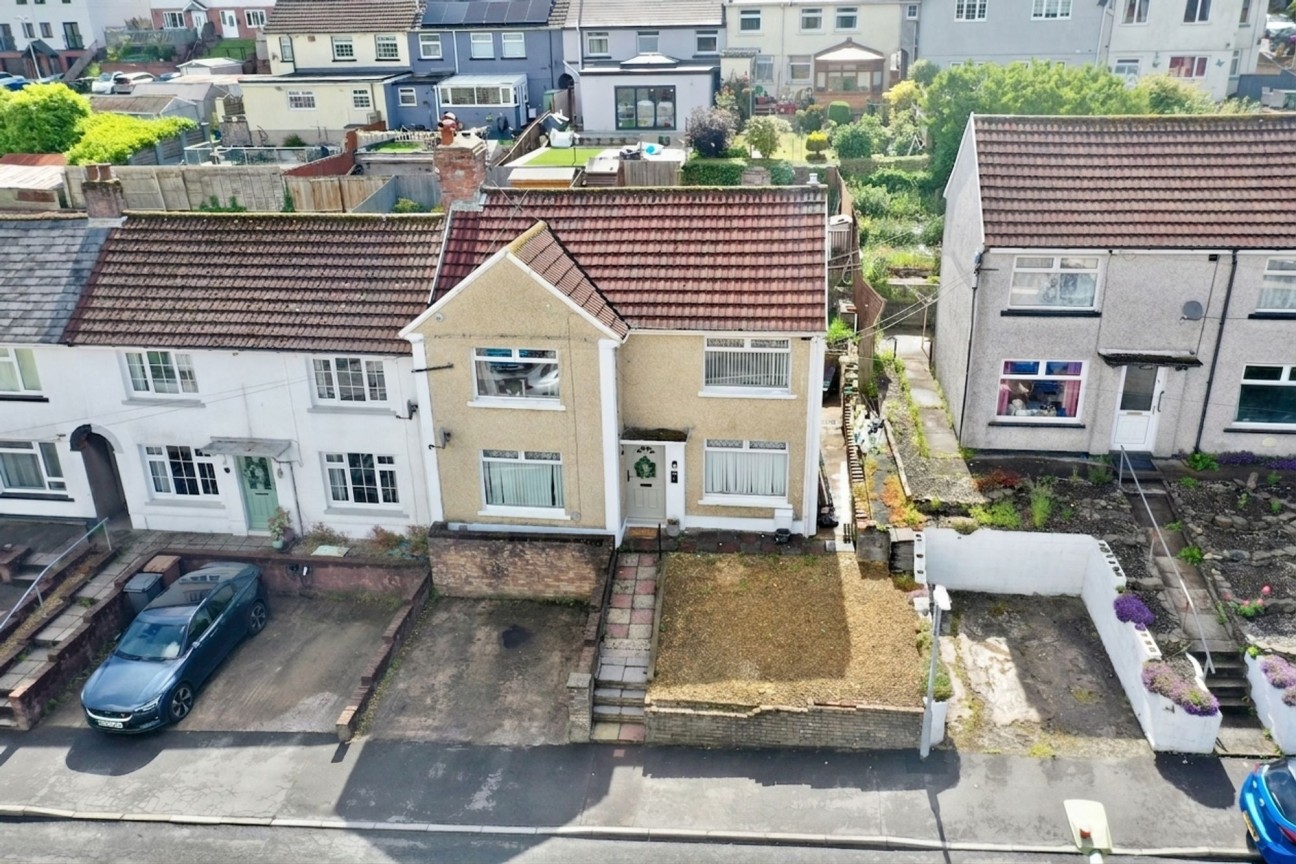 Fflorens Road, Newbridge, NP11