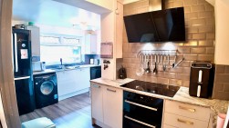 Fflorens Road, Newbridge, NP11