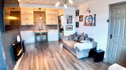 Fflorens Road, Newbridge, NP11
