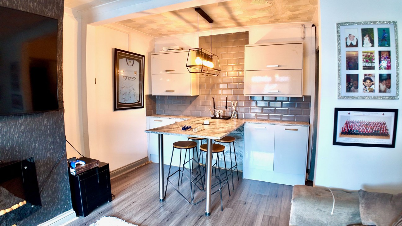Fflorens Road, Newbridge, NP11
