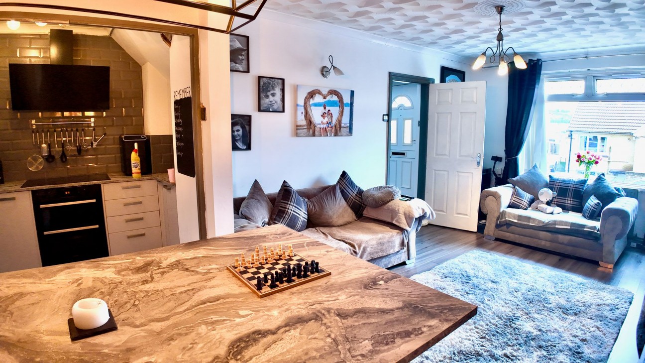 Fflorens Road, Newbridge, NP11