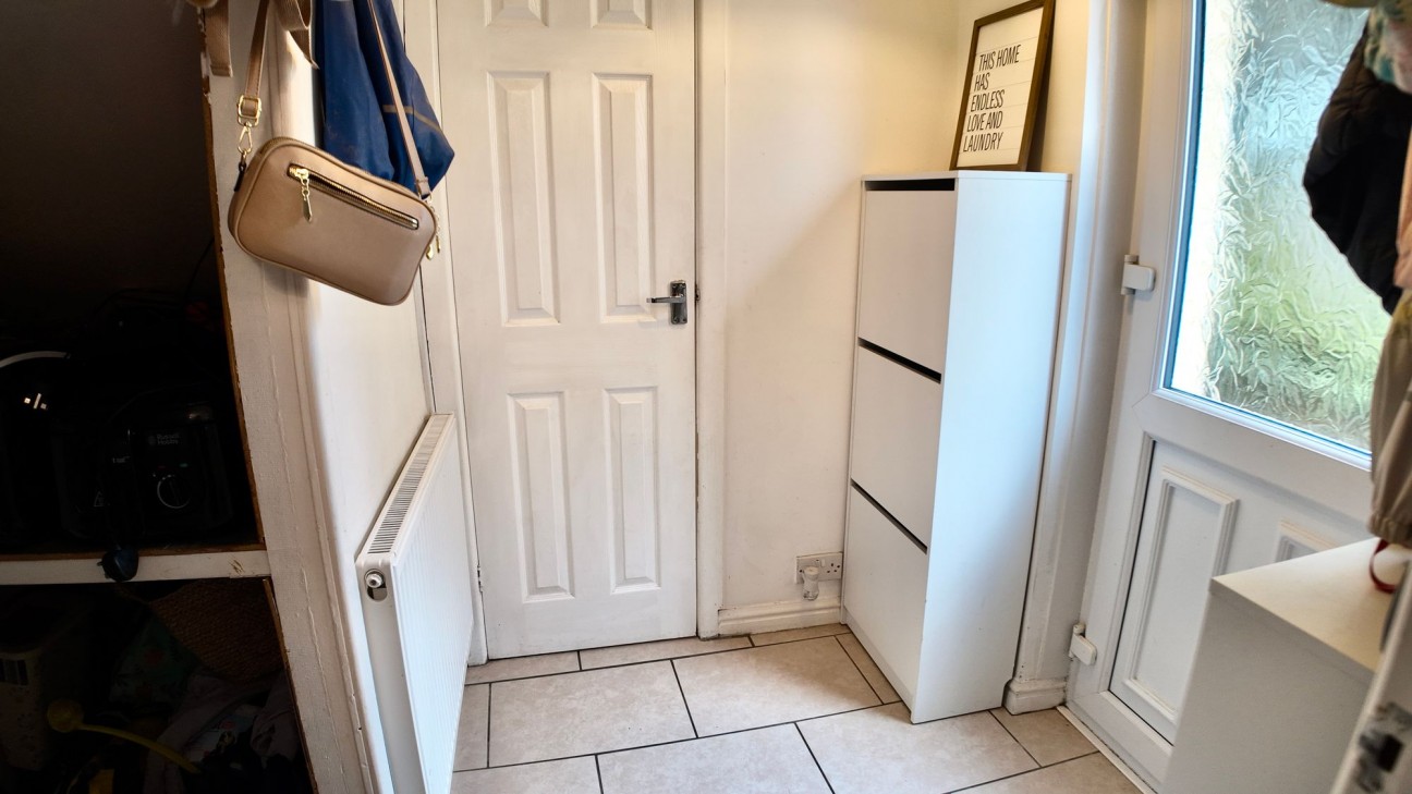 Claerwen, Gelligaer, CF82