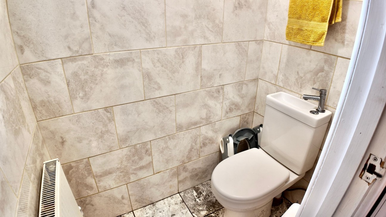 Claerwen, Gelligaer, CF82