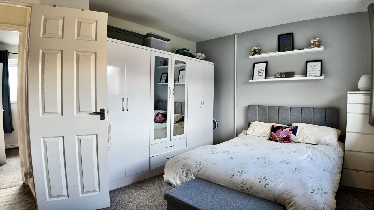 Claerwen, Gelligaer, CF82