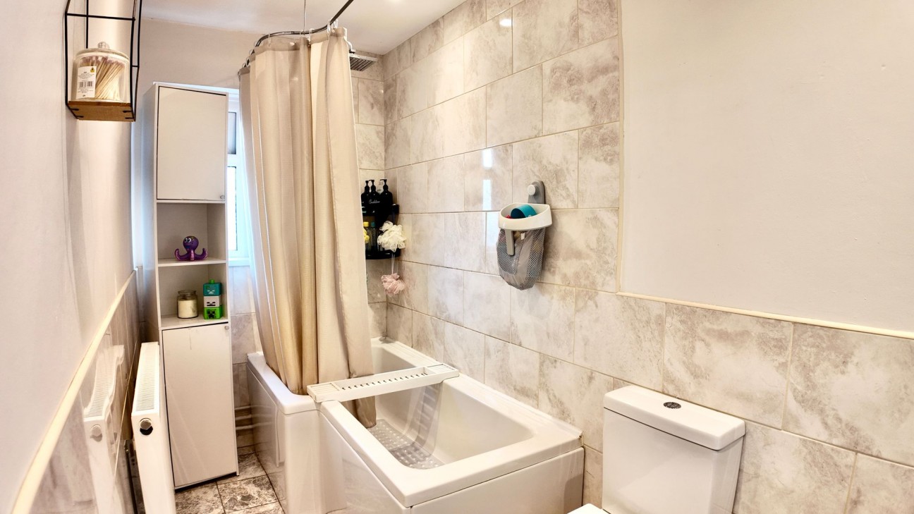 Claerwen, Gelligaer, CF82