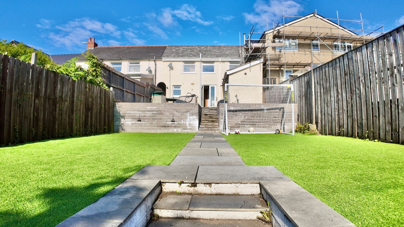 Treowen Road, Newbridge, NP11