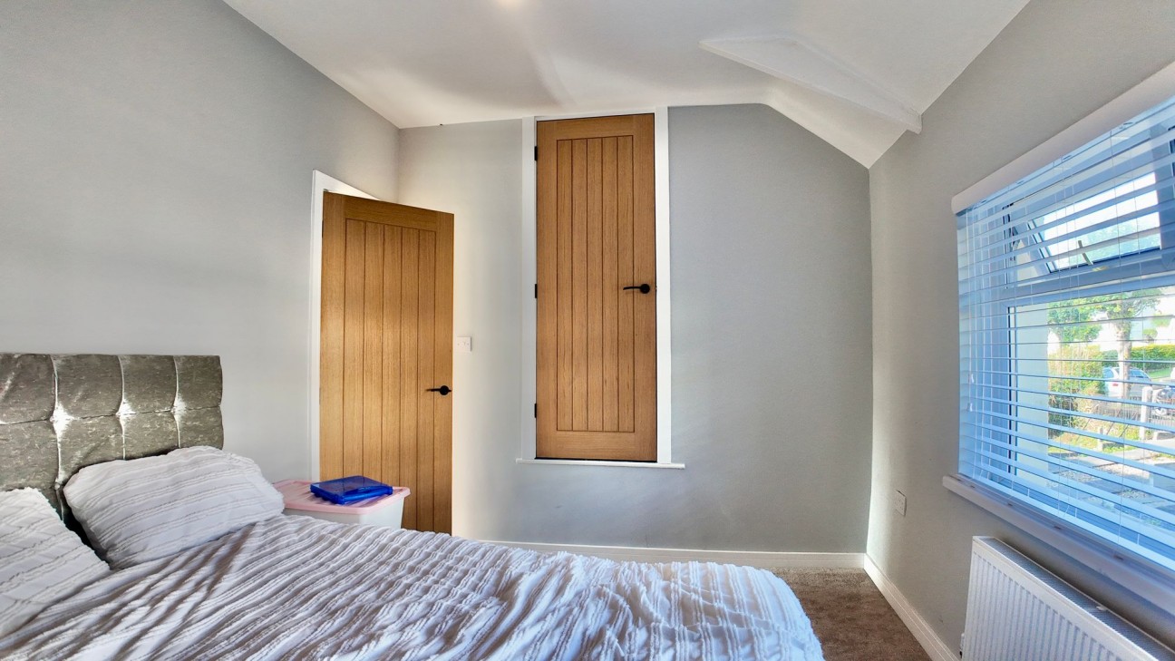 Treowen Road, Newbridge, NP11