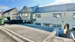 Treowen Road, Newbridge, NP11