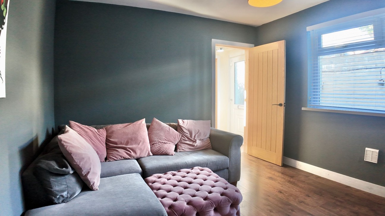 Treowen Road, Newbridge, NP11