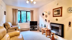 Bailey Street, Deri, CF81