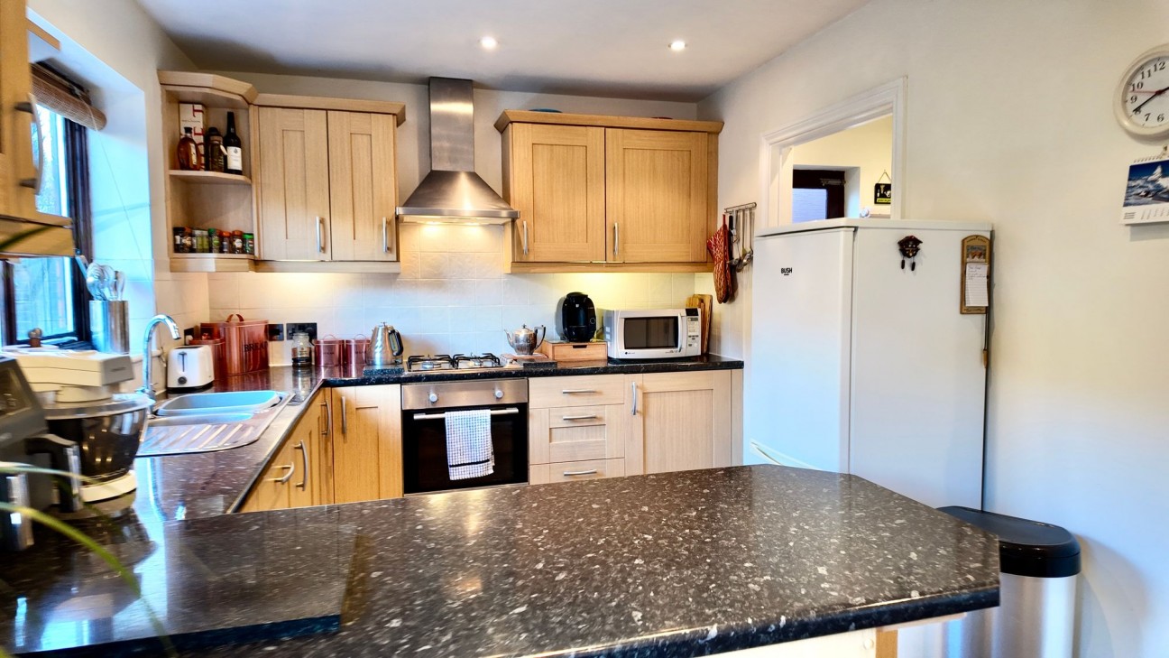 Bailey Street, Deri, CF81