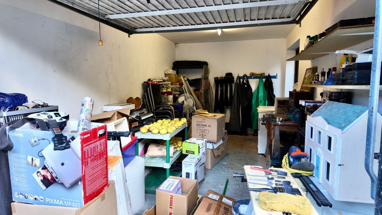 Bailey Street, Deri, CF81