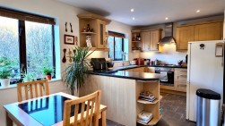 Bailey Street, Deri, CF81