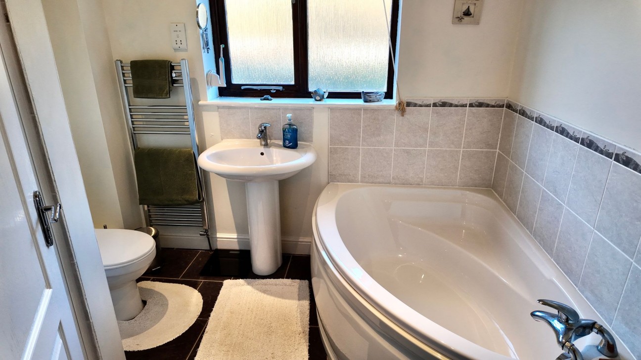 Bailey Street, Deri, CF81