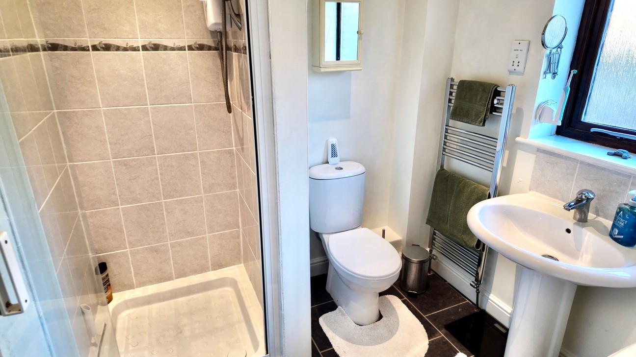 Bailey Street, Deri, CF81