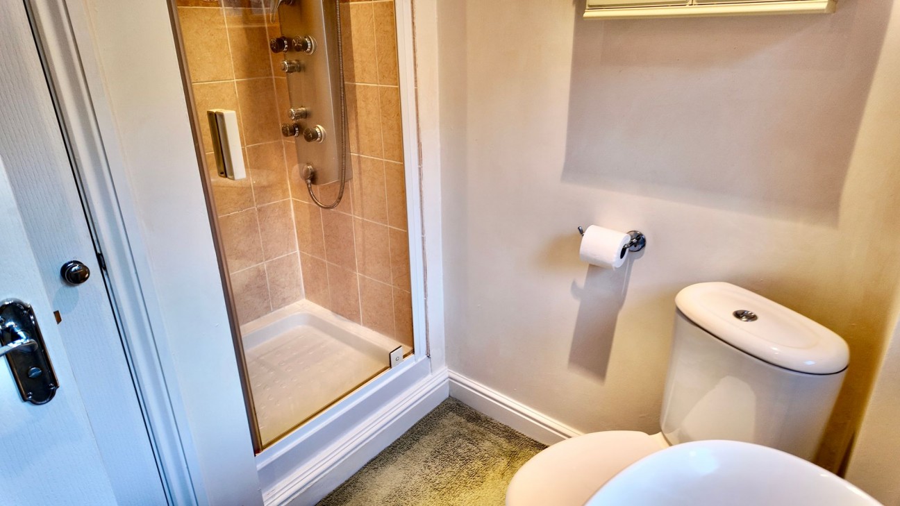 Bailey Street, Deri, CF81