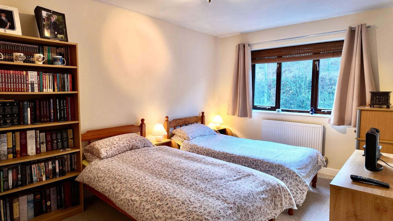 Bailey Street, Deri, CF81