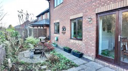 Bailey Street, Deri, CF81