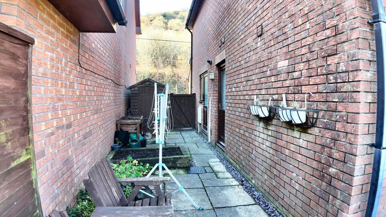 Bailey Street, Deri, CF81