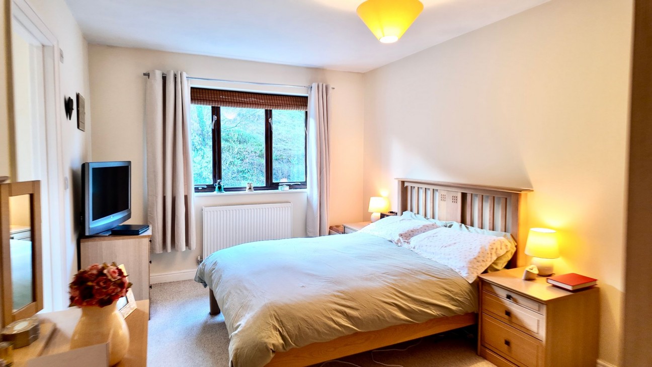 Bailey Street, Deri, CF81