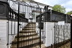 Edwards Row, Deri, CF81