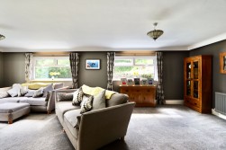 Edwards Row, Deri, CF81