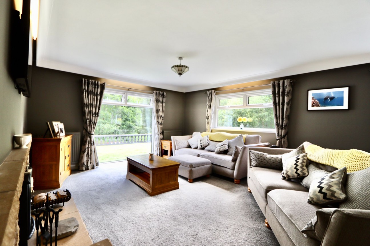 Edwards Row, Deri, CF81