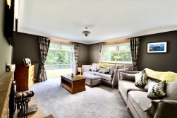 Edwards Row, Deri, CF81