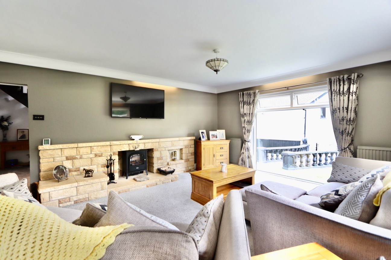 Edwards Row, Deri, CF81