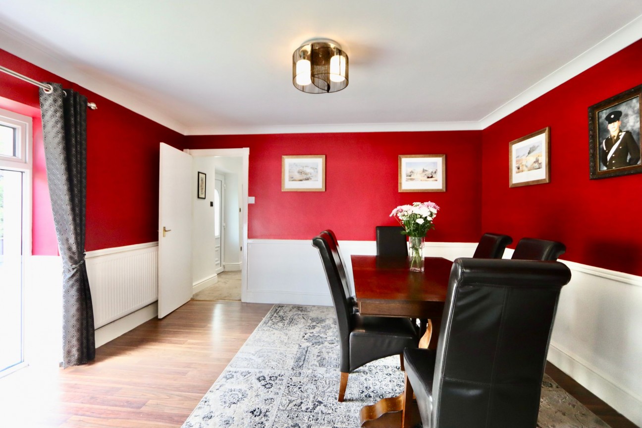 Edwards Row, Deri, CF81