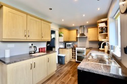 Edwards Row, Deri, CF81