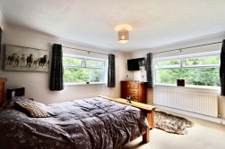 Edwards Row, Deri, CF81