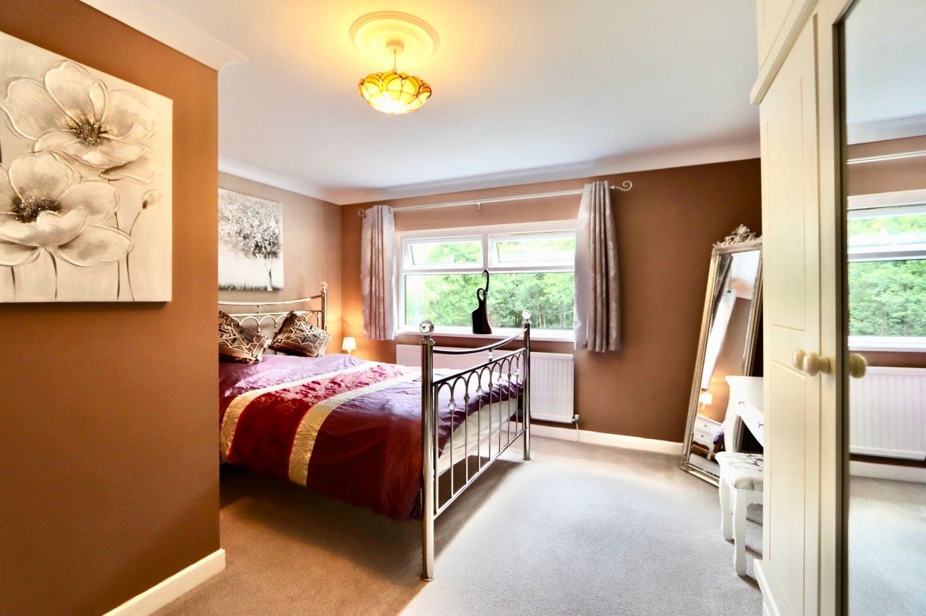 Edwards Row, Deri, CF81