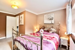 Edwards Row, Deri, CF81
