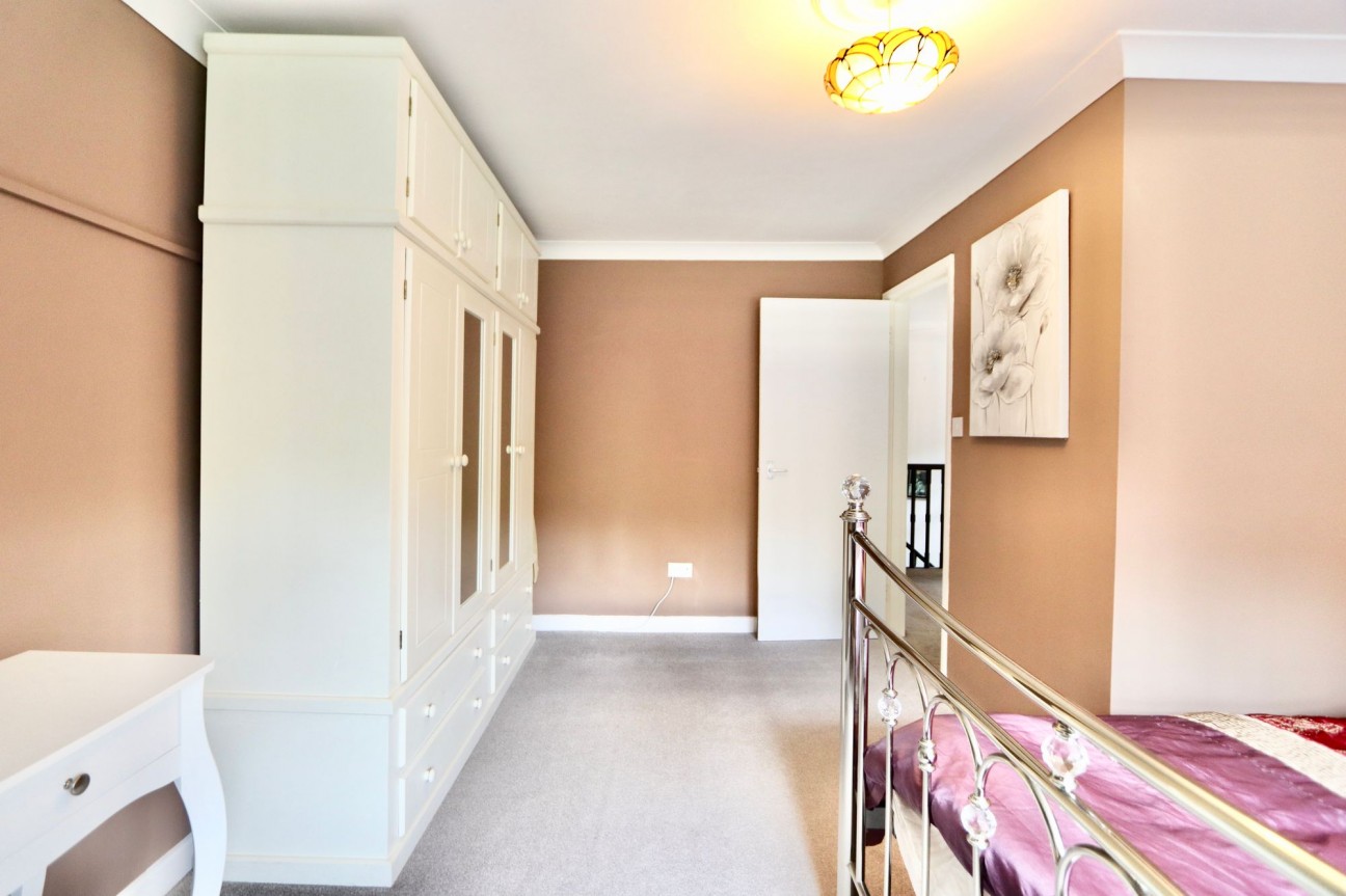 Edwards Row, Deri, CF81