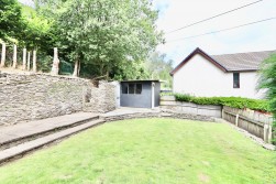 Edwards Row, Deri, CF81