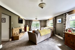 Edwards Row, Deri, CF81