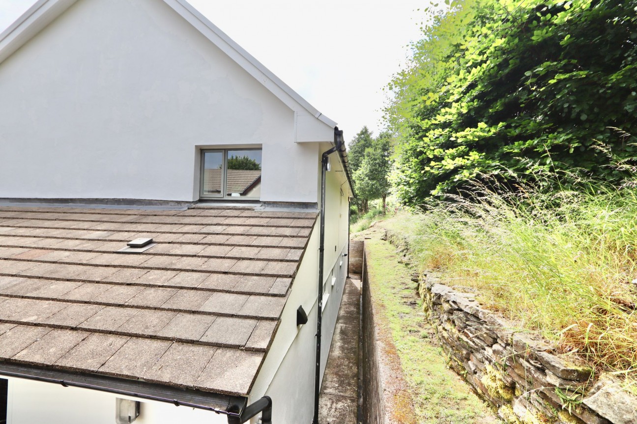 Edwards Row, Deri, CF81