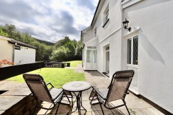 Edwards Row, Deri, CF81