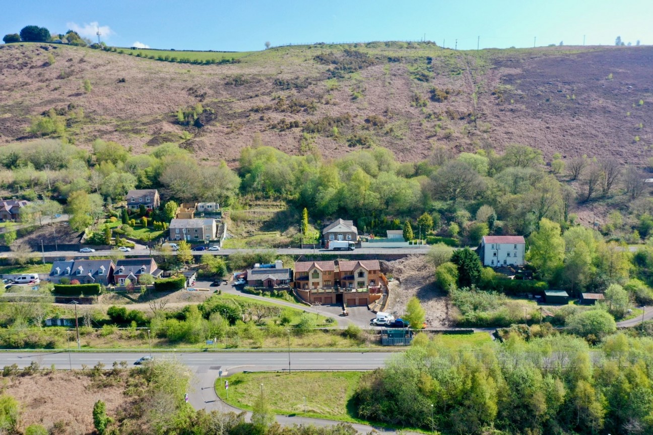 Lower Road, Elliots Town, NP24