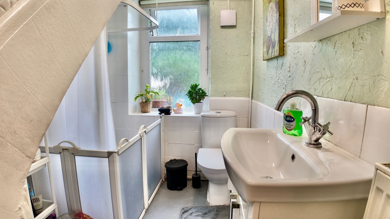 Windsor Avenue, Newbridge, NP11