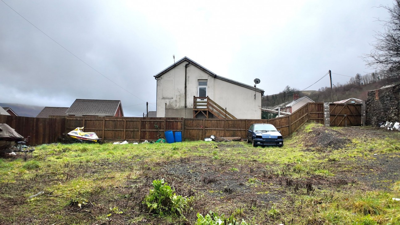 Lord Nelson Hotel, Heol Evan Wynne, CF81