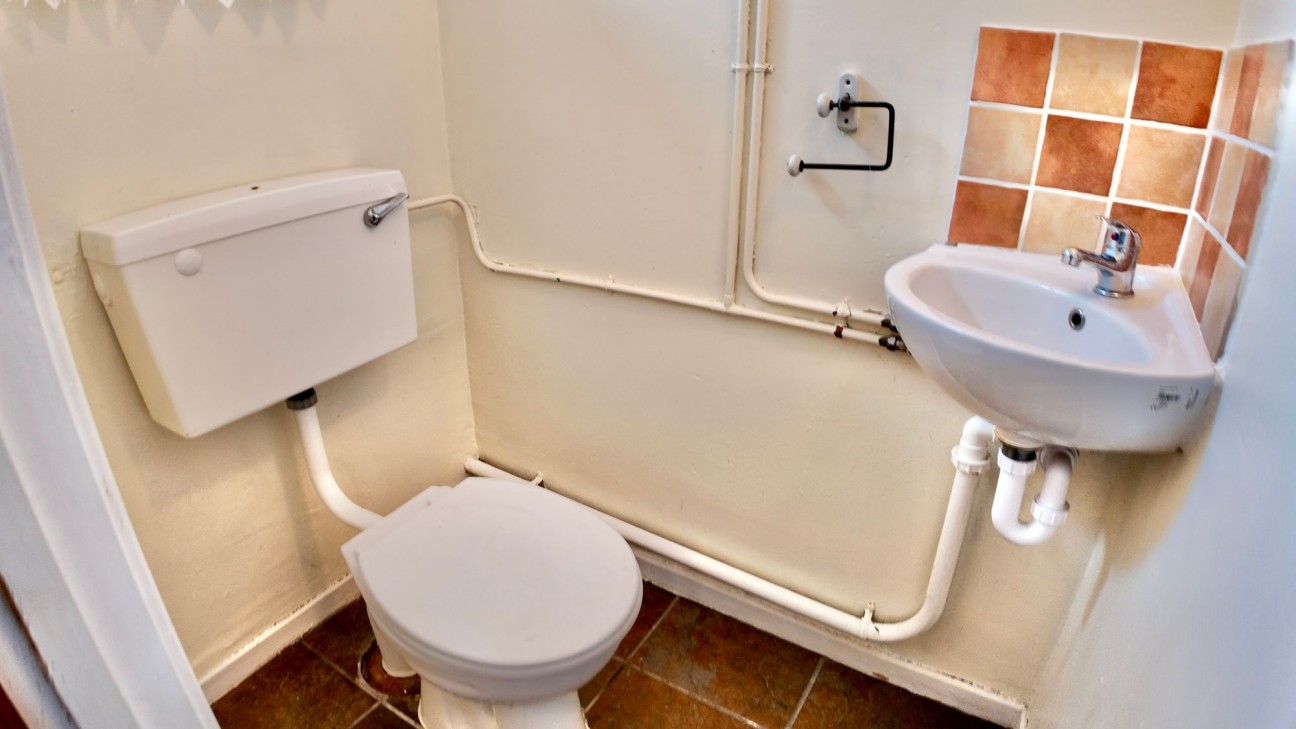 Castle Street, Fleur De Lis, NP12