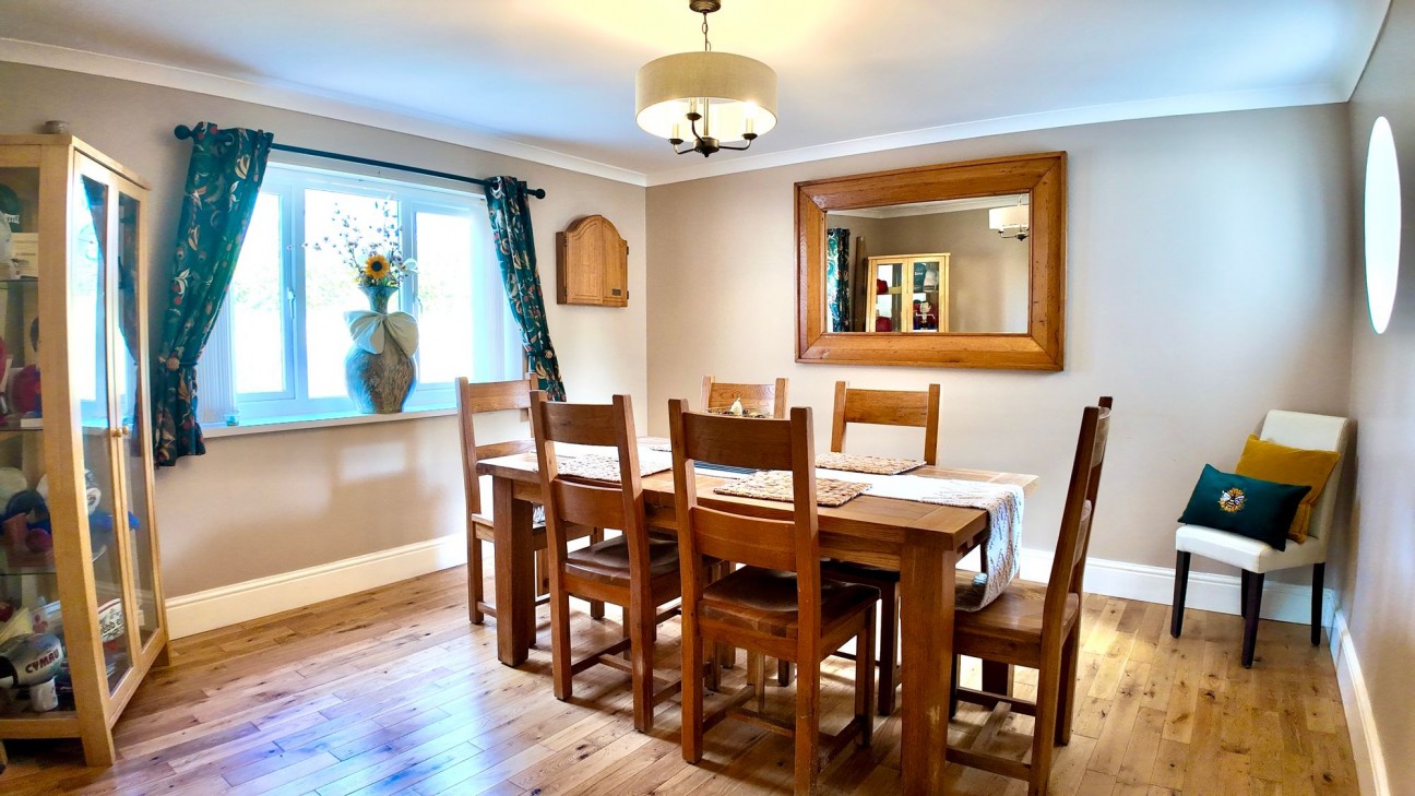 Darren Ddu Road, Ynysybwl, CF37