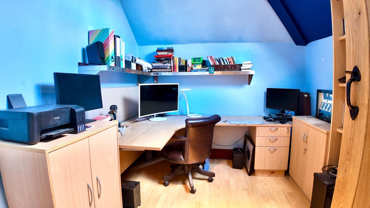 Darren Ddu Road, Ynysybwl, CF37