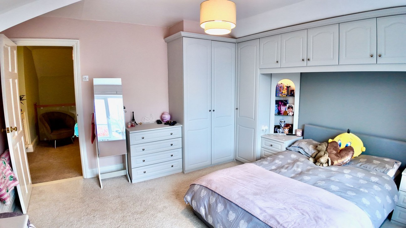 Darren Ddu Road, Ynysybwl, CF37