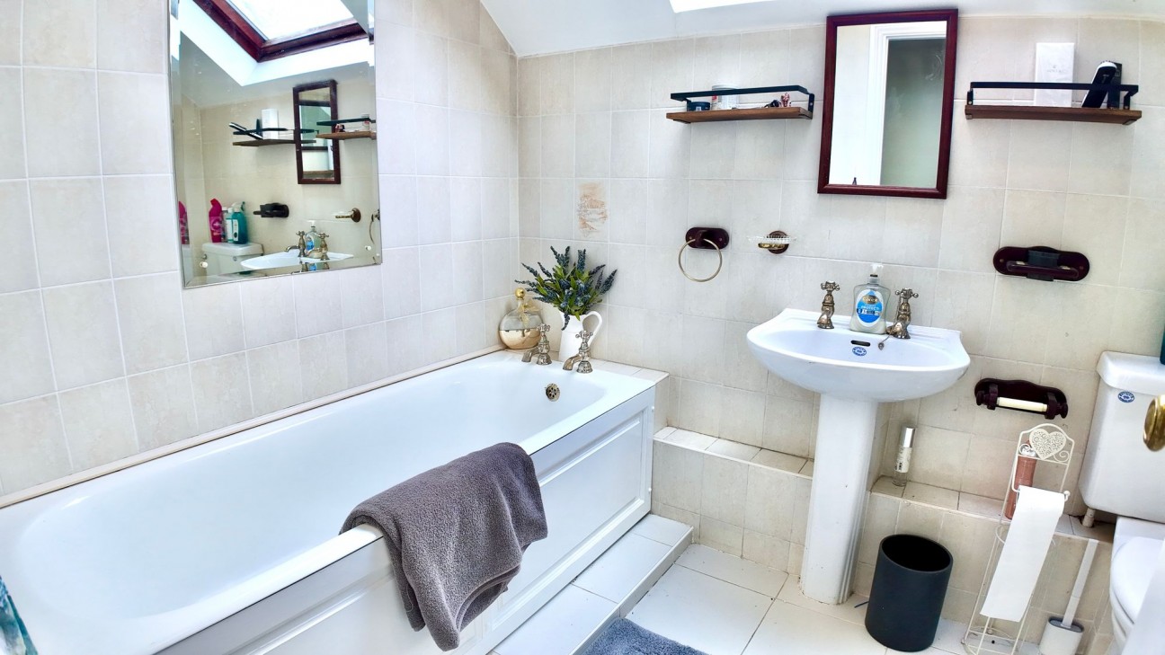 Darren Ddu Road, Ynysybwl, CF37