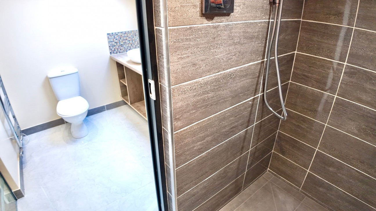 Darren Ddu Road, Ynysybwl, CF37