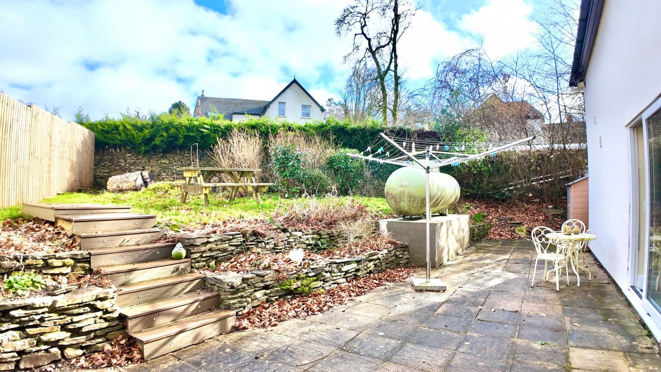 Darren Ddu Road, Ynysybwl, CF37