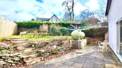 Darren Ddu Road, Ynysybwl, CF37